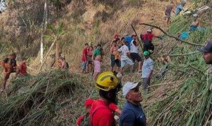 Acidente com ônibus em ribanceira deixa ao menos 18 mortos em Alagoas