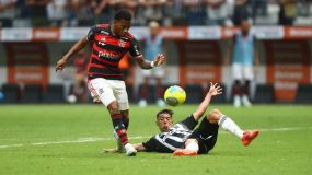 Gonzalo Plata marca contra o Atlético-MG na final da Copa do Brasil