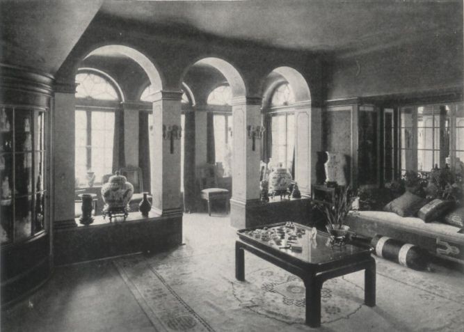 Fotografia datada de 1926 mostrando os frascos em exposição na casa dos proprietários anteriores • Sotheby’s via CNN Newsource
