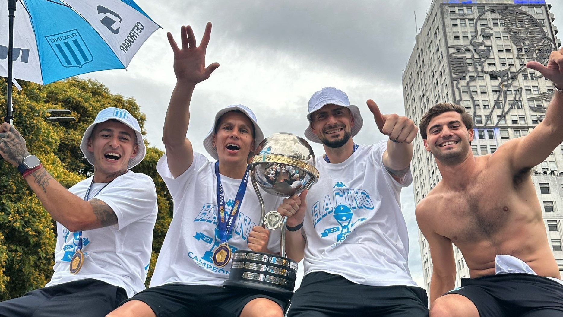 Jogadores do Racing comemoram conquista da Sul-Americana