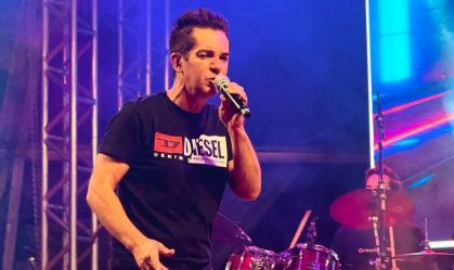 Cantor gospel esclarece post sobre "odiar" tirar fotos em shows