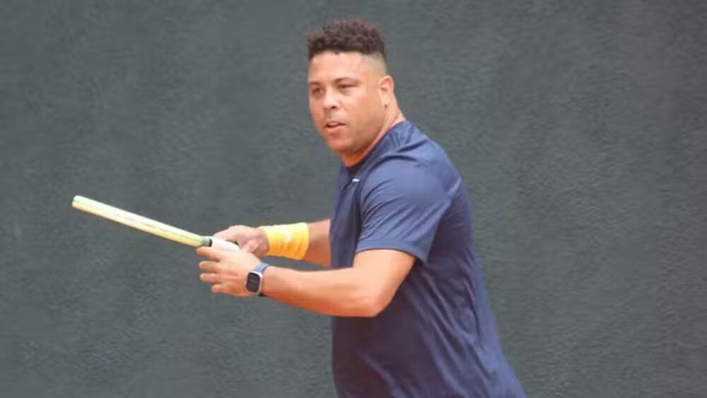 ronaldo jogando tenis
