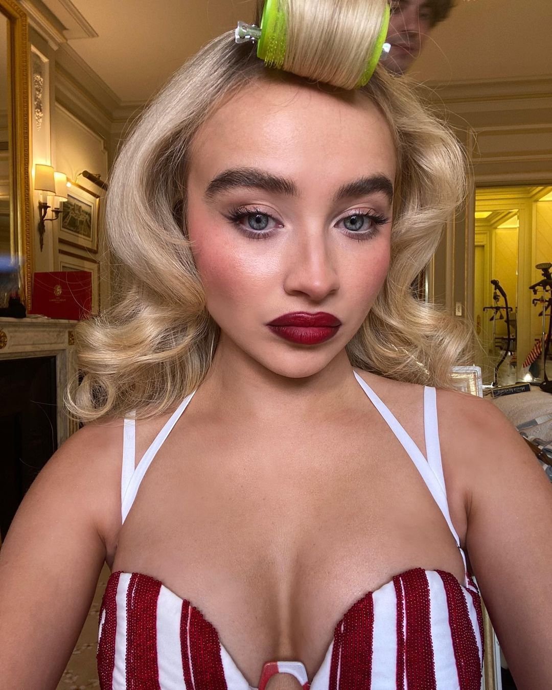Sabrina costuma investir em batons potentes • Instagram/Sabrina Carpenter