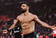 Salah diz que se vê "mais fora do que dentro" do Liverpool