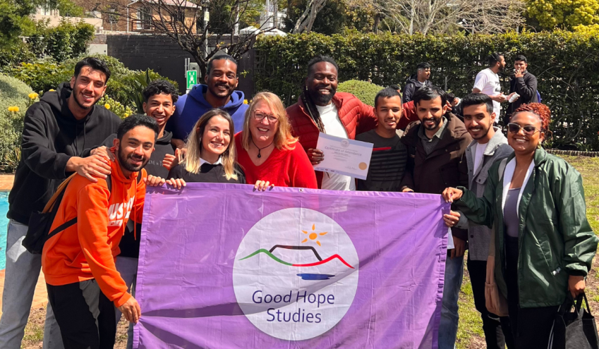 Samuel Gomes e sua turma na Good Hope, organização onde estudou em Cape Town, na África do Sul • Arquivo pessoal