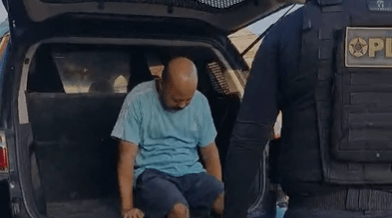 Serial Killer de Alagoas sendo preso pela polícia • Reprodução