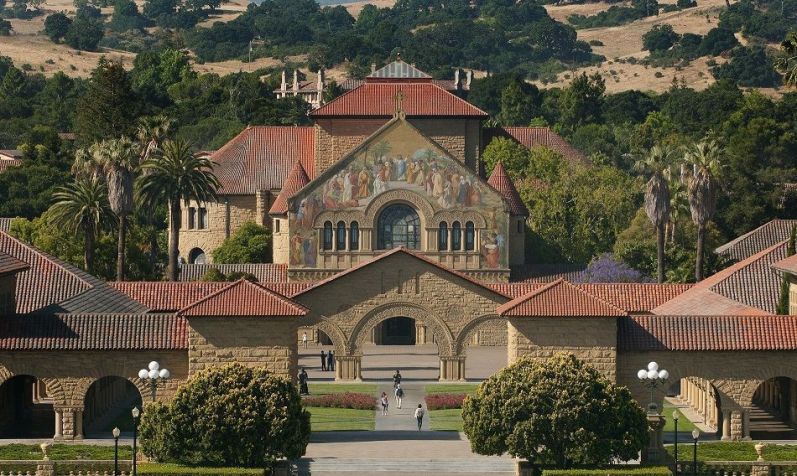 Stanford é a sexta melhor universidade do mundo, segundo o QS World University Rankings 2025 • Linda A. Cicero/Stanford News Service
