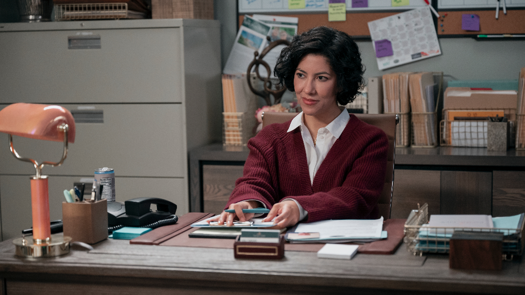 Stephanie Beatriz ("Brooklyn Nine-Nine") em "Um Espião Infiltrado"