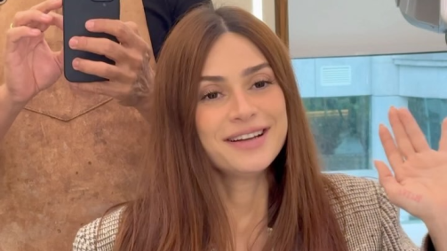 Antes do tom amarronzado que adotou em outubro, a atriz estava usando o cabelo ruivo acobreado para interpretar seu papel na novela “Família É Tudo”