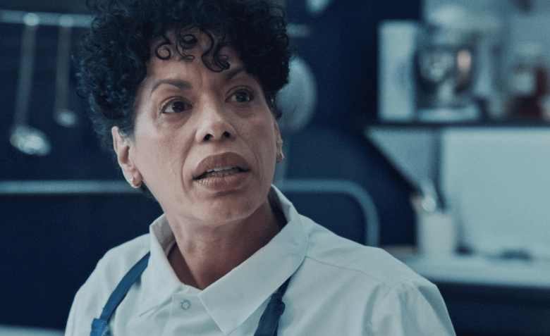 Liza Colón-Zayas em "O Urso" • Divulgação/FX