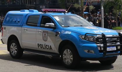 Polícia prende seis homens com cinco fuzis e granada na zona norte do Rio