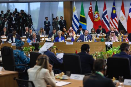 Mesa de abertura do G20, no MAM, na zona central da capital fluminense