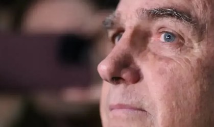 "Vemos com apreensão", diz defesa de Bolsonaro à CNN sobre manutenção de Moraes em inquérito