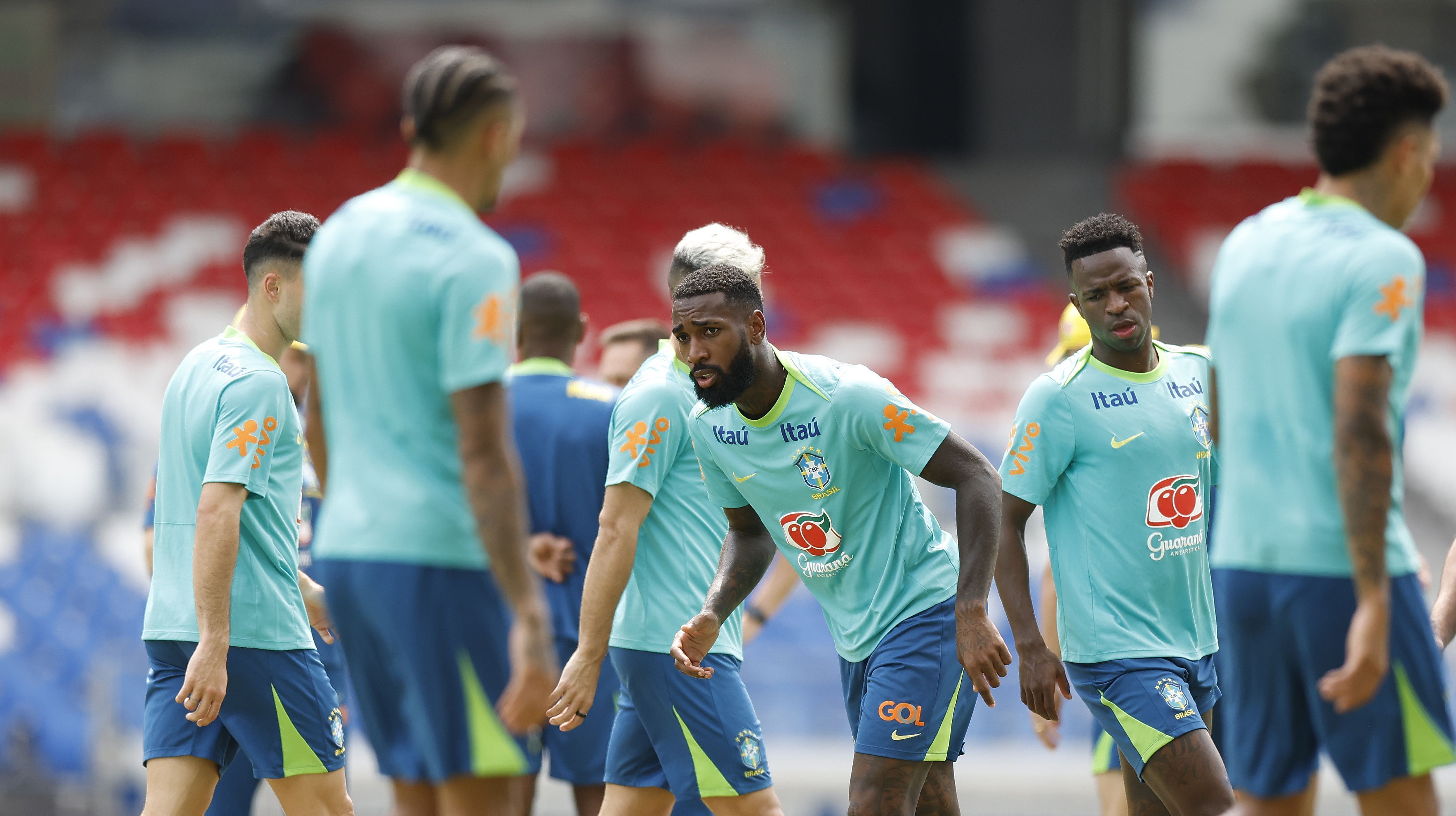 Jogadores da Seleção Brasileira treinam antes de jogo contra a Venezuela
