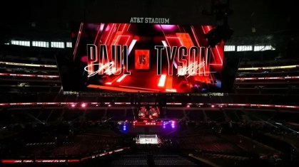 Mike Tyson e Paul arrastam multidão para o AT&T Stadium