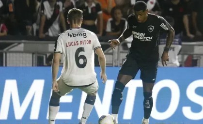 Botafogo e Vasco se enfrentam pelo Brasileirão