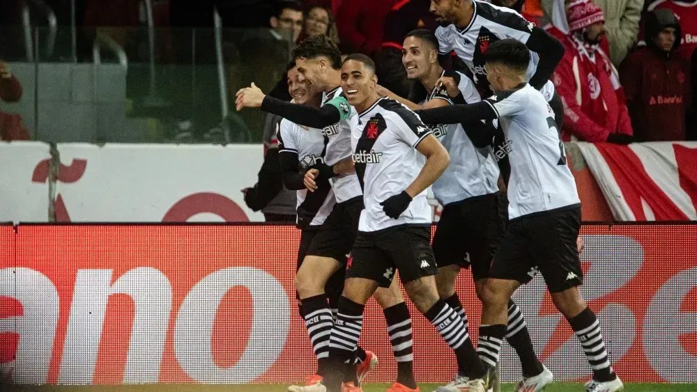 No primeiro turno, Vasco venceu o Inter no Beira-Rio