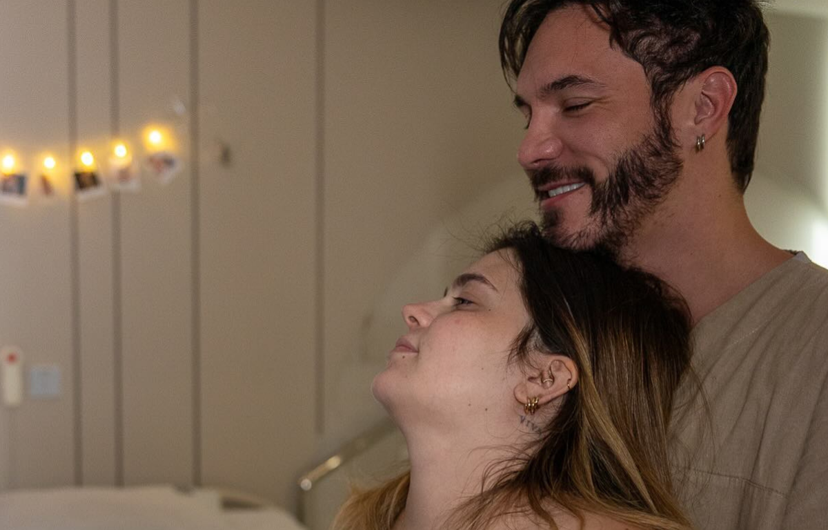 Eliezer mostra quadro feito com placenta de Viih Tube: 