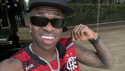 Vini Jr. celebra o título do Flamengo em Madri