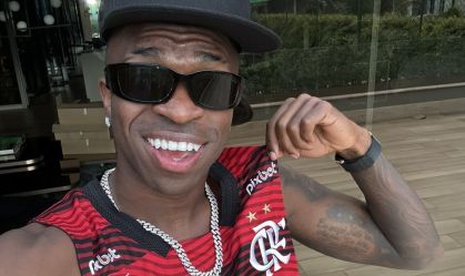 Vini Jr. celebra o título do Flamengo em Madri