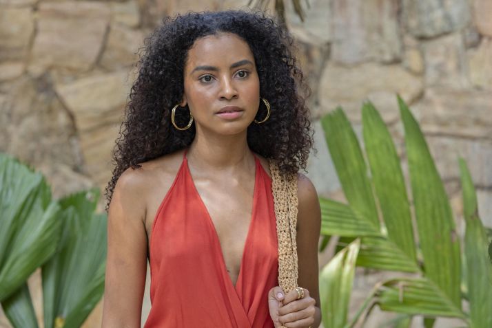 Viola é uma jovem determinada e apaixonada por gastronomia em "Mania de Você" • Globo/ Fábio Rocha