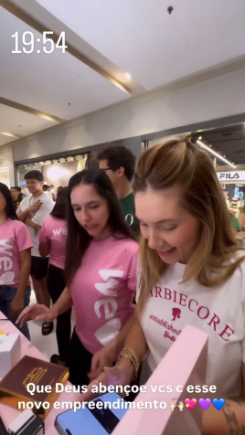 Virginia Fonseca aprendeu a processar uma compra • Instagram/Virginia Fonseca