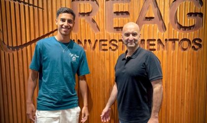 Vitor Reis, zagueiro do Palmeiras, e João Carlos Mansur, CEO da REAG Investimentos