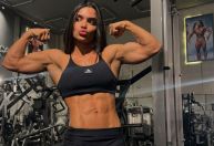 Esposa de Ramon Dino se prepara para os palcos: "Quero físico competitivo"