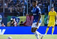 Racing x Cruzeiro: vaiado, Walace é substituído por Diniz no primeiro tempo