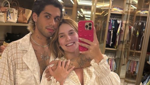 Zé Felipe e Virginia Fonseca posaram usando o mesmo modelo de pijamas na noite de terça-feira (26)