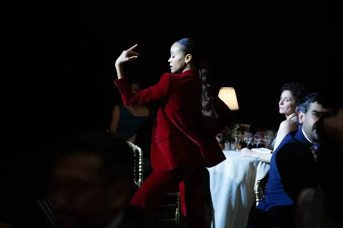 Zoe Saldaña atua, dança, canta e até faz rap no filme "Emilia Pérez" • Shanna Besson/Page 114/Why Not Productions/Pathé Films/France 2 Cinéma
