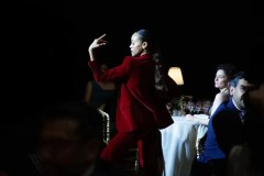 Zoe Saldaña atua, dança, canta e até faz rap no filme &quot;Emilia Pérez&quot;