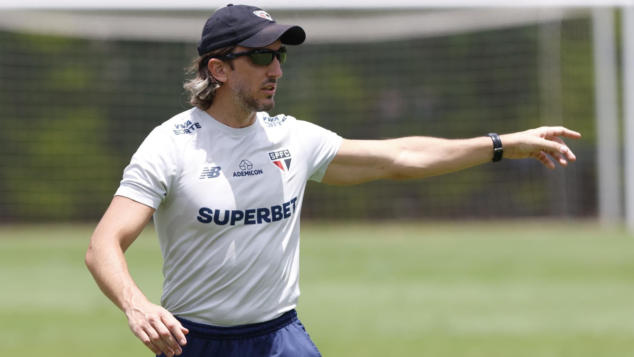 Zubeldía em treino do São Paulo