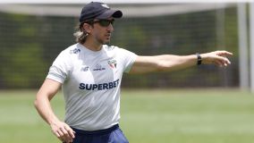 Zubeldía em treino do São Paulo