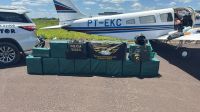 Piloto flagrado com 400 kg de cocaína em avião é absolvido