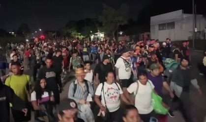 Caravana de imigrantes no sul do México acelera o passo antes do retorno de Trump