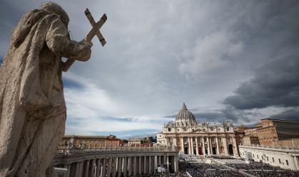 Rússia diz que "não seria confortável" Vaticano mediar acordo com Ucrânia