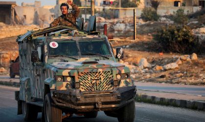 Síria: Número de mortos em “emboscada” de ex-forças de Assad sobe para 14, diz ministério