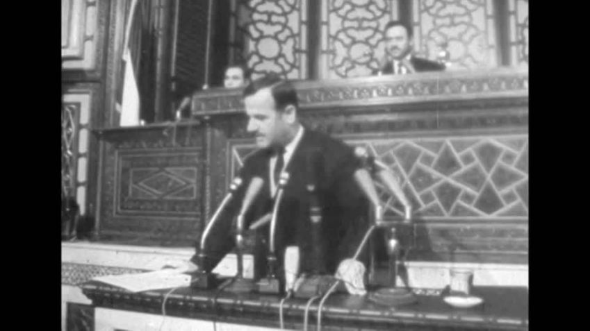 Imagens de arquivo de Hafez al-Assad quando ele tomou o poder na Síria em 1971 • Reprodução / Reuters