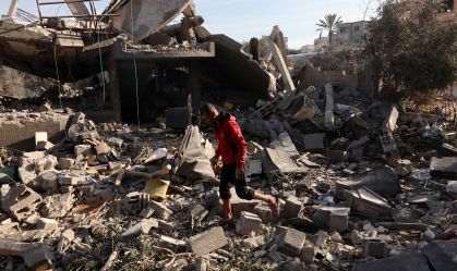 Ataque de Israel mata ao menos 66 palestinos em abrigo em Gaza, dizem médicos