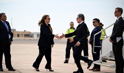Antony Blinken chega à Jordânia para reuniões urgentes sobre a Síria