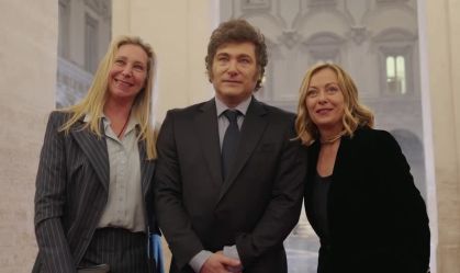 Javier Milei recebe cidadania italiana durante visita a Roma