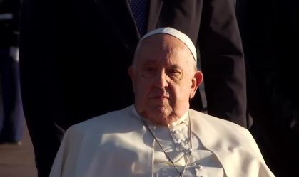 Papa Francisco usa almofadas nasais para aplicação de oxigênio