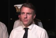 Macron discute com moradores de Mayotte durante visita à área após ciclone