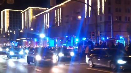 Carro atropela multidão em mercado de Natal na Alemanha