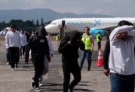 Voos de deportação dos EUA trazem centenas de migrantes de volta à Guatemala