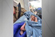 Bebê recém-nascida é resgatada após ser abandonada em calçada de Goiânia