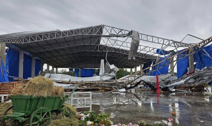 Temporal derruba pavilhão e deixa 50 feridos em cidade do RS; veja imagens