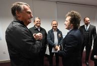 Milei poderia conceder asilo político a Bolsonaro, diz especialista