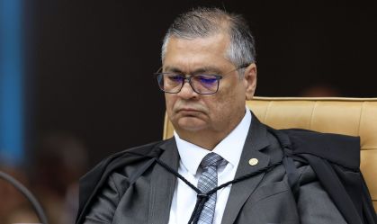 Dino arquiva inquérito de 7 anos contra Renan Calheiros por contratos do Postalis